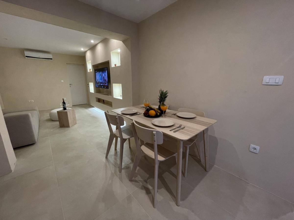 Cozy Apartment Matijas With Private Parking And Terrace สปลิท ภายนอก รูปภาพ