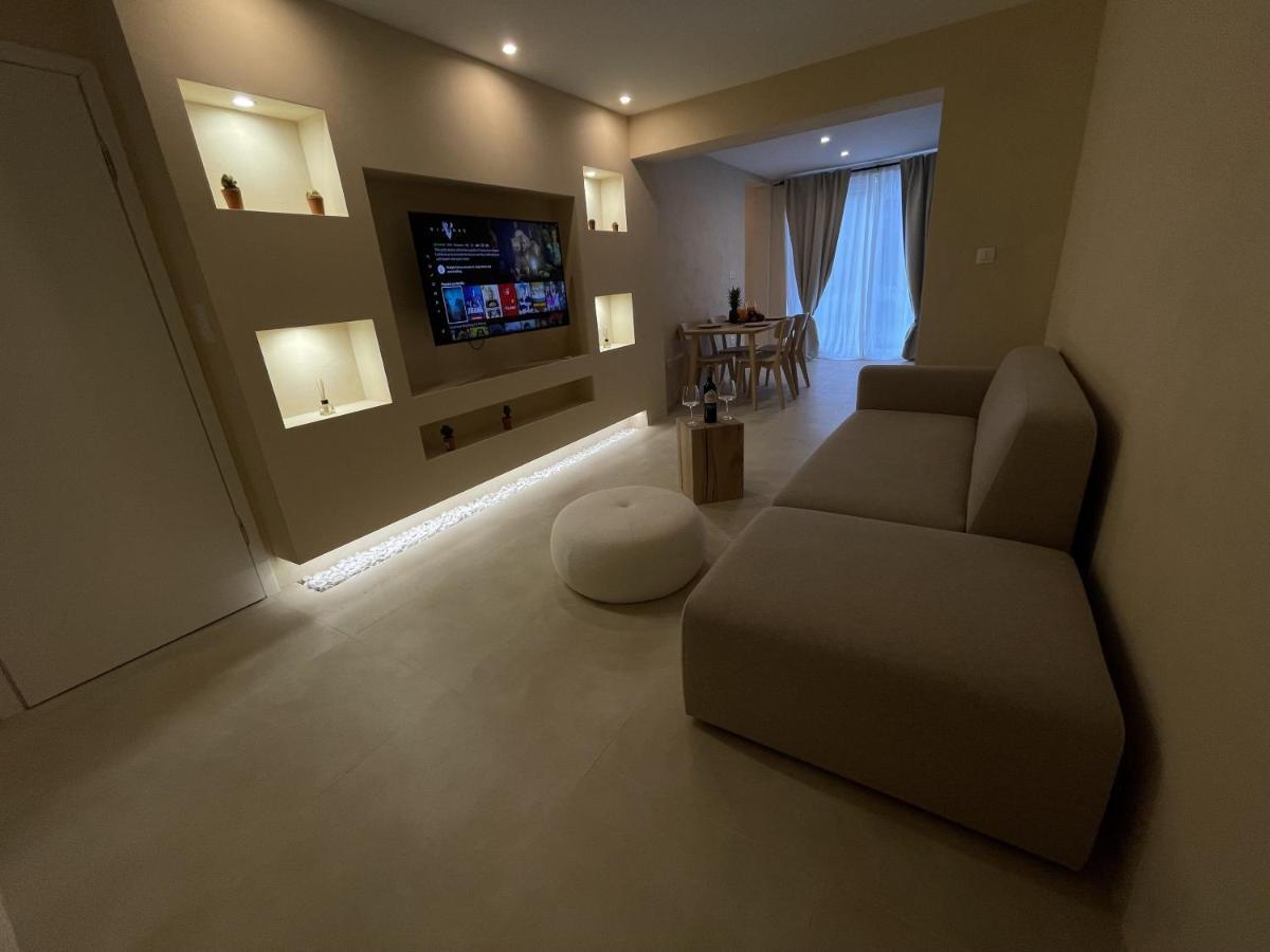 Cozy Apartment Matijas With Private Parking And Terrace สปลิท ภายนอก รูปภาพ