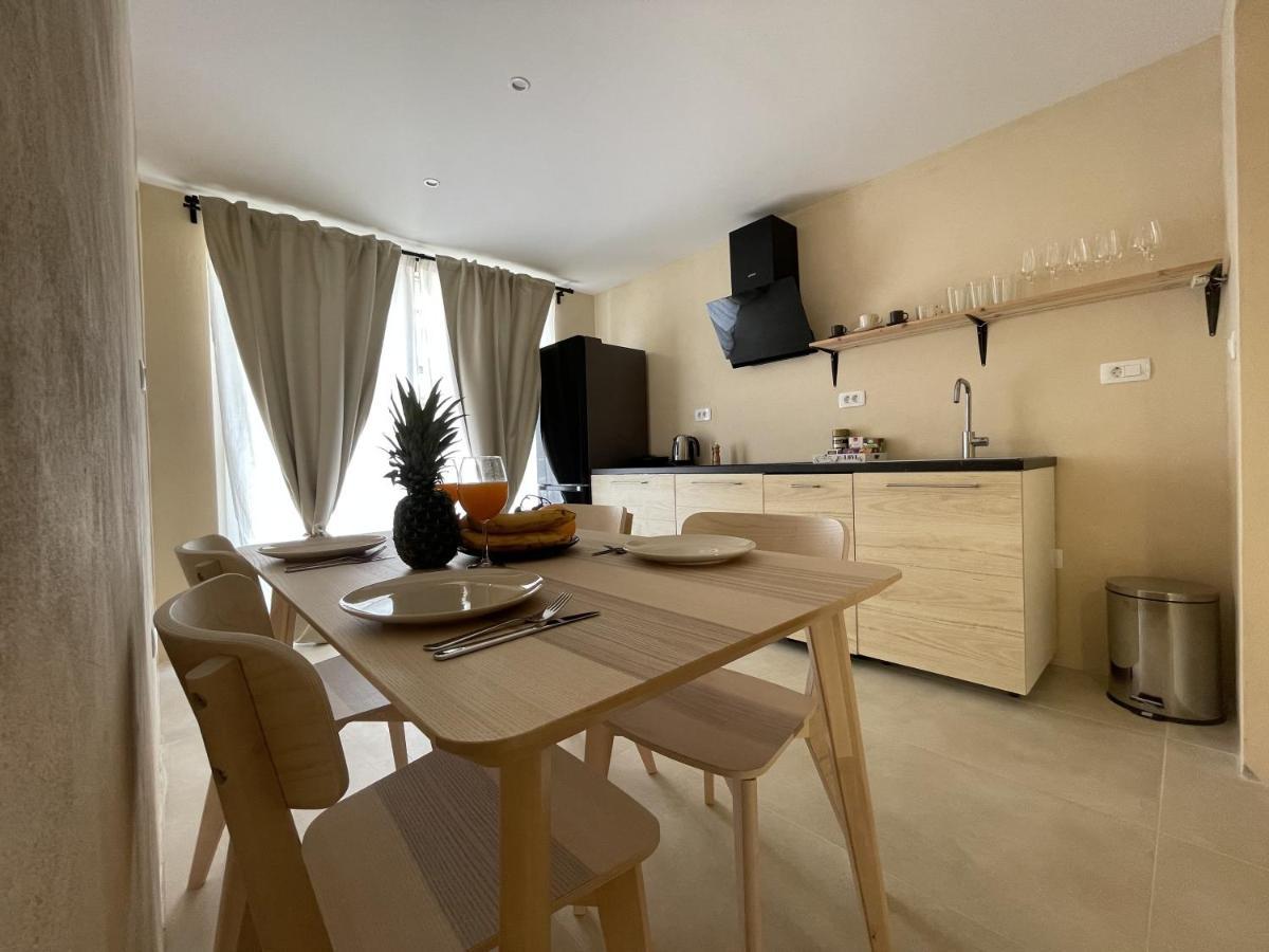 Cozy Apartment Matijas With Private Parking And Terrace สปลิท ภายนอก รูปภาพ