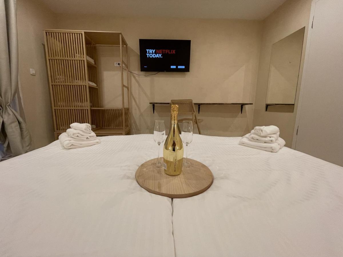 Cozy Apartment Matijas With Private Parking And Terrace สปลิท ภายนอก รูปภาพ